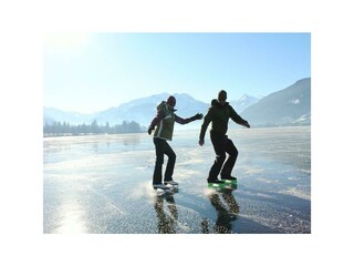 skating_at_the_frozen_lake_zell_with_the_kitzstein