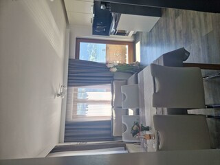 Hundstein Wohn-Schlafraum