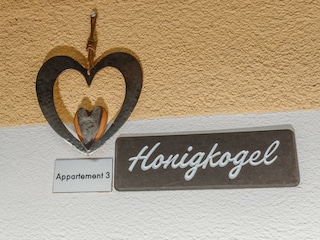 AP 3 Name Honigkogel Türe
