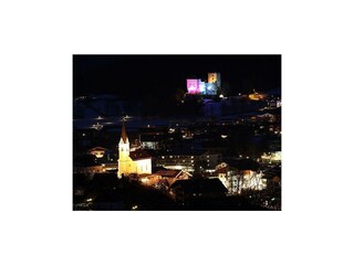 fantastischer Ausblick auf die Burg bei Nacht