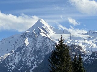 Kitzsteinhorn Kaprun Blick Chalet an der Piste