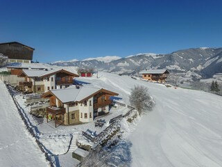 Chalet an der Piste directly next to the slopes