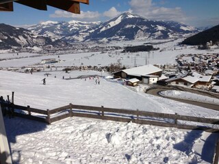 Ausblick Maiskogel Piste und Tal vom Balkon