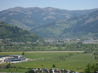 Blick auf Tauern Spa, Golfplatz & Zeller See