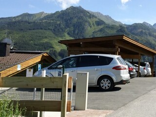 Parking in summer Chalet an der Piste