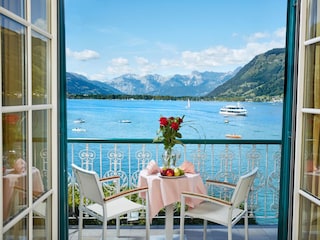 Superior Doppelzimmer mit Seeblick und Balkon 02