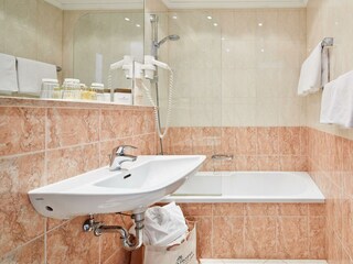 Komfort Doppelzimmer mit Balkon - Badezimmer