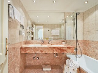 Familienzimmer mit Seeblick - Badezimmer