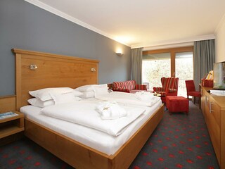 3406a-zimmer-kitzsteinhorn-amiamo-kinderhotel-2016