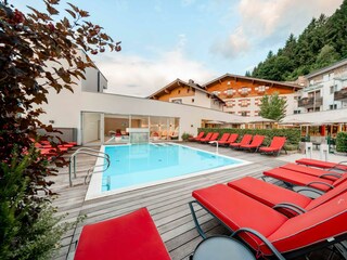 15024-wellness-outdoor-aussenpool-liegen-amiamo