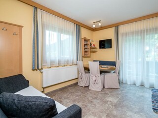 Wohn- und Schlafraum Foto 2