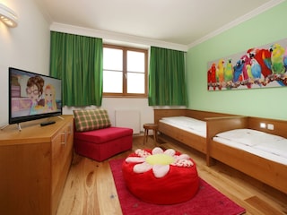3407-kinderzimmer-zellersee-amiamo-kinderhotel-201