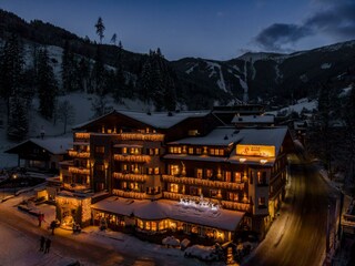 Außenansicht Hotel Winter