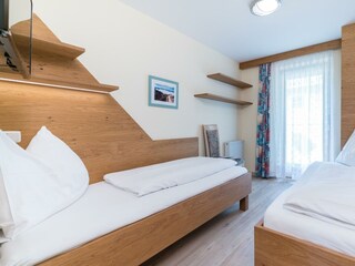 Schlafzimmer_mit_zwei_Einzelbetten
