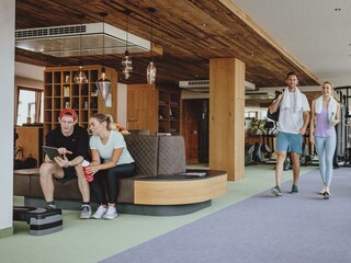 Sportliche_beratung_Kraftplatz_GYm_Sportresort_alp