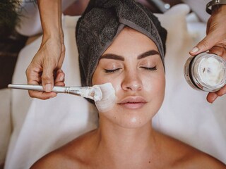 Gesichtsbehandlung-Spa_wellness-Sportresort_alpenb