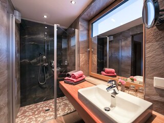 Deluxe Badezimmer