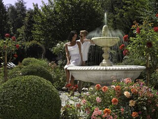 Brunnen mit Paar