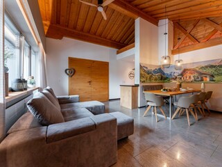 ALM2livingdiner©AlmAppartementsZellamsee