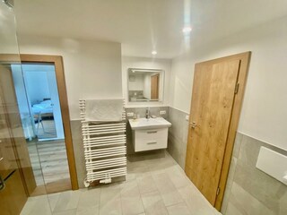 Großzügiges Badezimmer