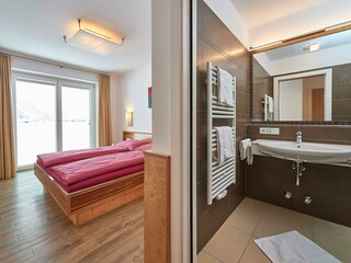 Kitzblick Zimmer und Bad