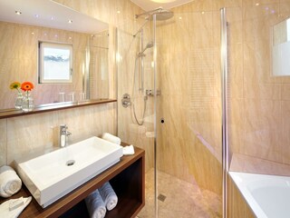 Einzelzimmer_Bad_single room