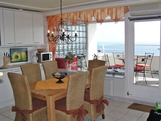 Dining area for up to 6 people - with sea view