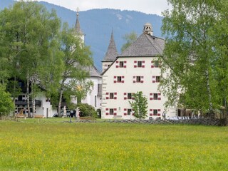 Schloss im Frühling