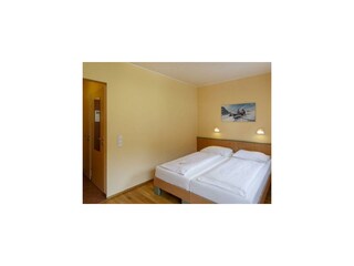 doppelbett-ff4-jufa-hotel-kaprun-720x480