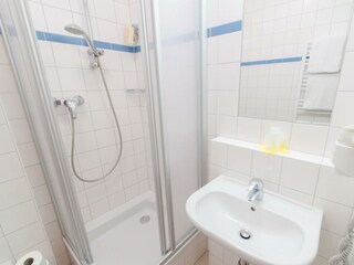 badezimmer-jufa-hotel-kaprun-dusche