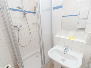 badezimmer-jufa-hotel-kaprun-dusche