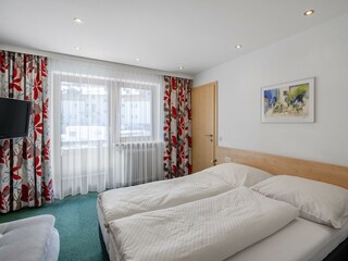 Schlafzimmer 1 Appartement 2/12