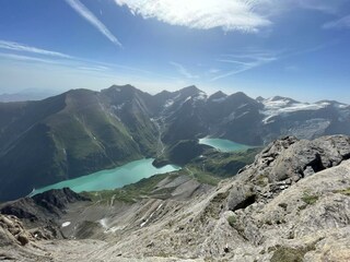 4bc9b323-1f45-466e-a852-9eccb8717221