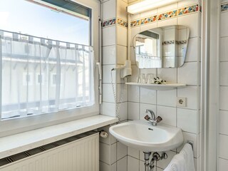 Badezimmer mit Fenster Appartement 4 und 14