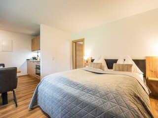 Schlafzimmer und Essbereich