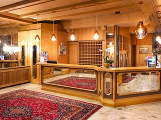 Rezeption Hotel Latini
