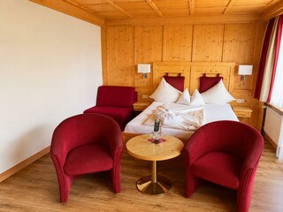 Doppelzimmer Komfort Enzian Holzboden quer