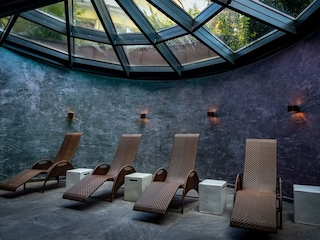 Latini_Entspannen_am_Pool_3