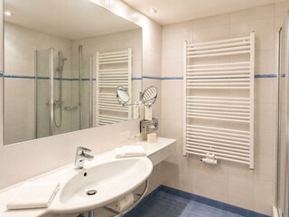 Badezimmer quer