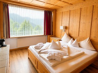 Doppelzimmer Standard Alpenrose_Holzboden_ Latini