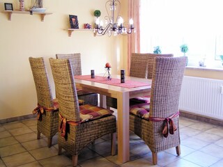 Mediterranean-style dining area for up to 6 people