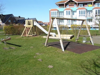 Der großzügige, hauseigene Kinderspielplatz