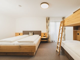 Familienzimmer mit Balkon