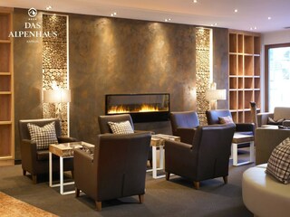 DAS ALPENHAUS KAPRUN-Lobby