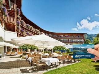 DAS ALPENHAUS KAPRUN-Außenansicht-Sommer-1