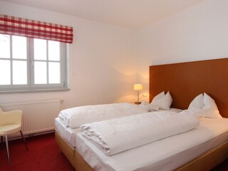 3.2 Schlafzimmer Alpine 8