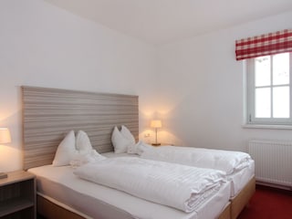 3.1 Schlafzimmer Alpine 8