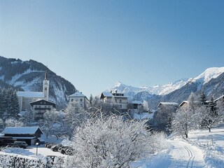 kaprun_with_kitzsteinhorn