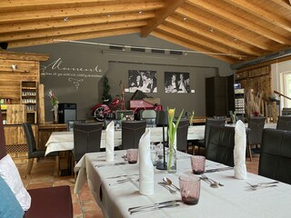 Saal mit Bühne