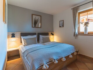 7_Schlafzimmer_Doppelbett